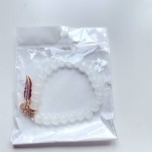 Stunning Brand New White Jade Bead Bracelet with Feather